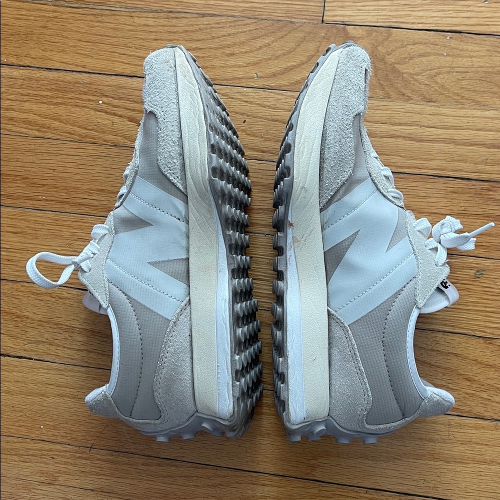 New Balance 327 Cream and White - Picture 6 of 6